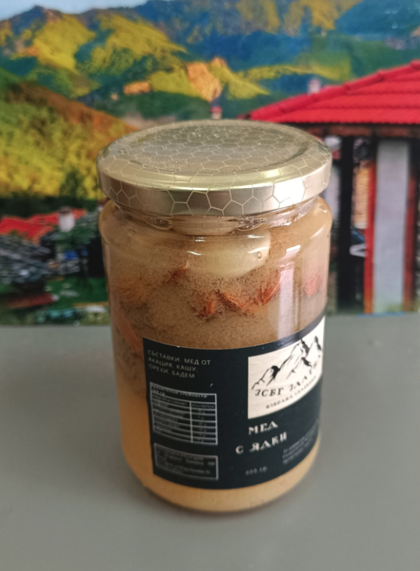 Мед от акация с ядки